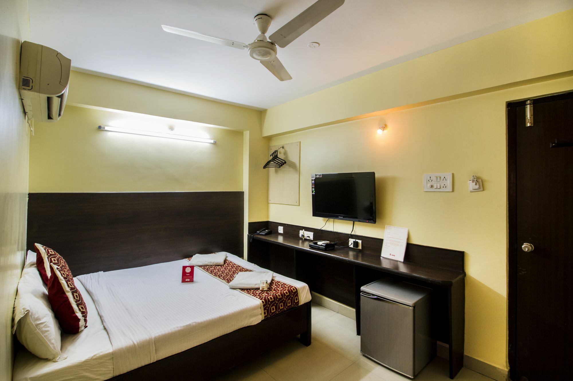 Oyo 2840 Kanha Grand Hyderabad Eksteriør billede