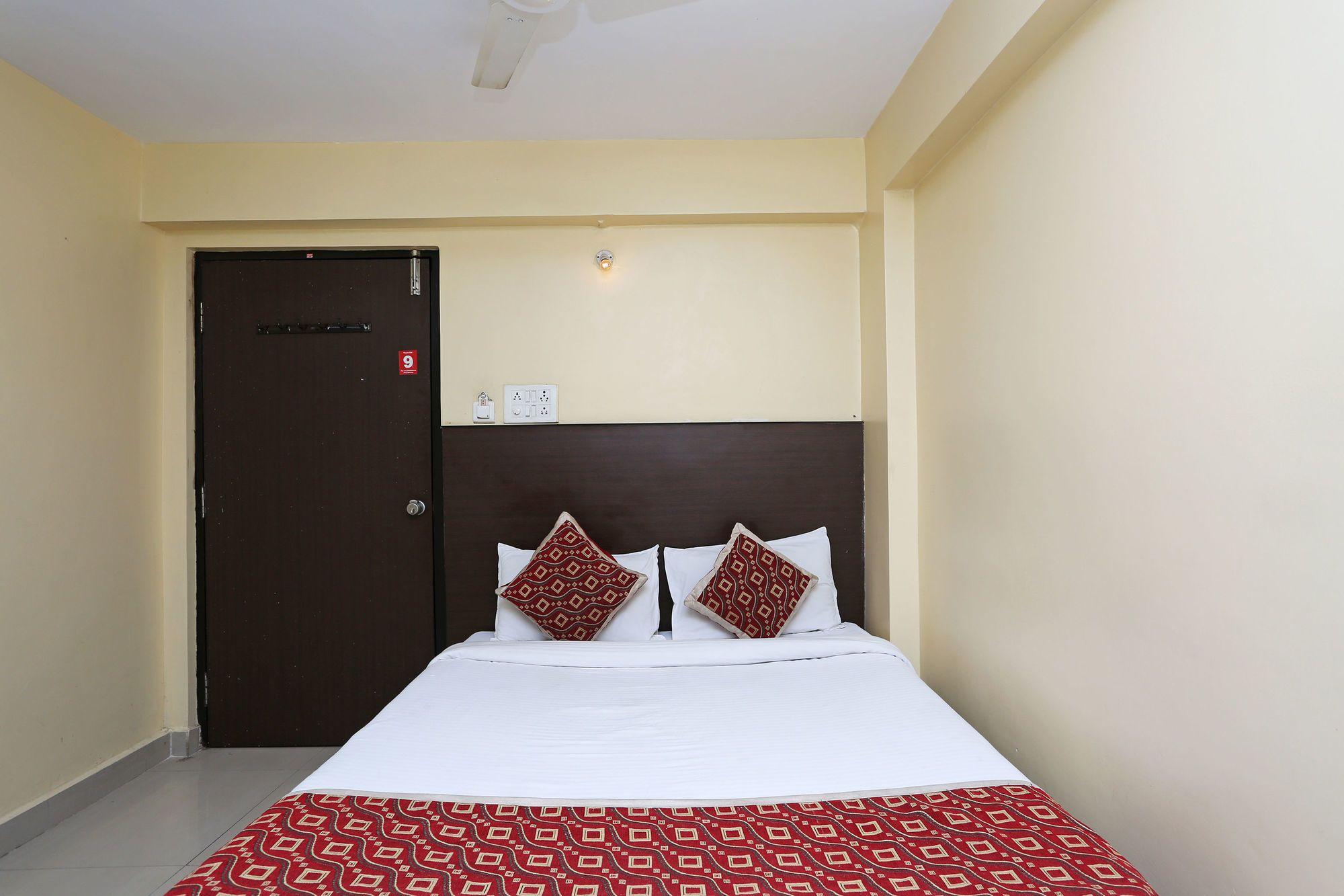 Oyo 2840 Kanha Grand Hyderabad Eksteriør billede
